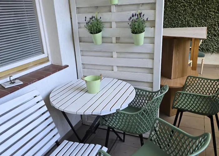 בית אירוח Azalia *