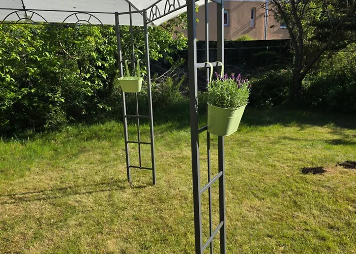 בית אירוח Azalia *