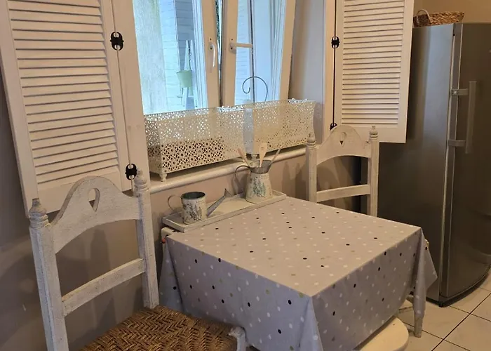 בית אירוח Azalia